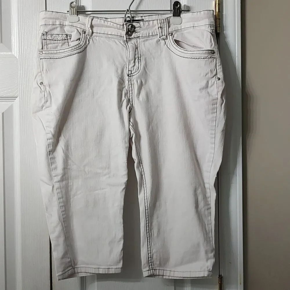Jane Doe white cropped capris  Sz 18 EUC